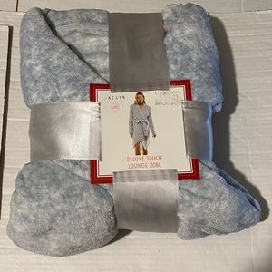 Jaclyn size L/XL women’s Deluxe Touch Lounge Robe NEW